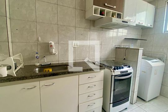 Cozinha de apartamento para alugar com 2 quartos, 72m² em Havaí, Belo Horizonte