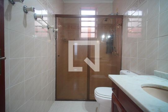 Banheiro da Suíte de casa à venda com 3 quartos, 381m² em Ouro Branco, Novo Hamburgo