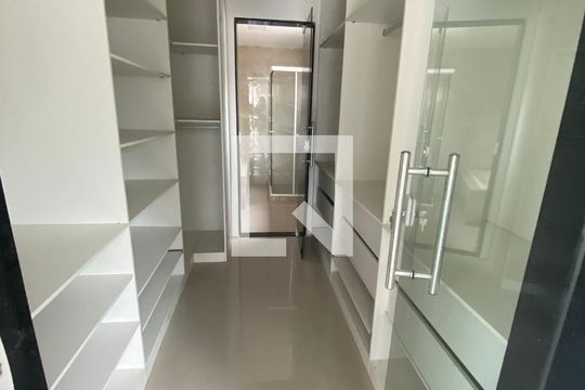 Quarto de casa de condomínio à venda com 6 quartos, 200m² em Vargem Grande, Rio de Janeiro