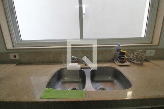 Cozinha de casa para alugar com 3 quartos, 100m² em Vila Califórnia(zona Sul), São Paulo
