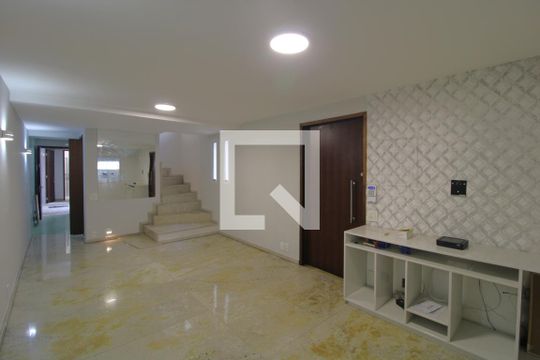Casa para alugar com 3 quartos, 100m² em Vila Califórnia(zona Sul), São Paulo