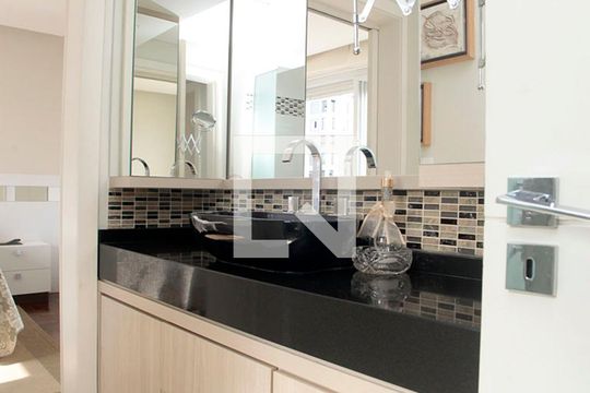 Banheiro Quarto 1 Suíte de apartamento à venda com 3 quartos, 157m² em Centro Histórico, Porto Alegre