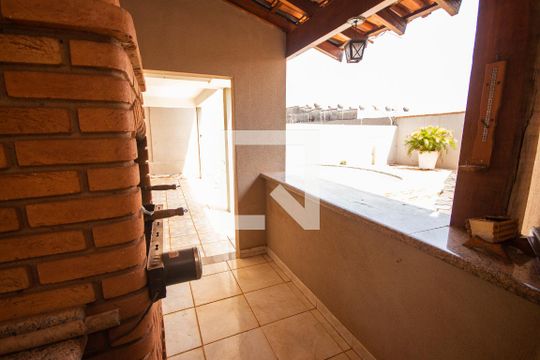 Churrasqueira de casa para alugar com 5 quartos, 398m² em Jardim Sumare, Ribeirão Preto
