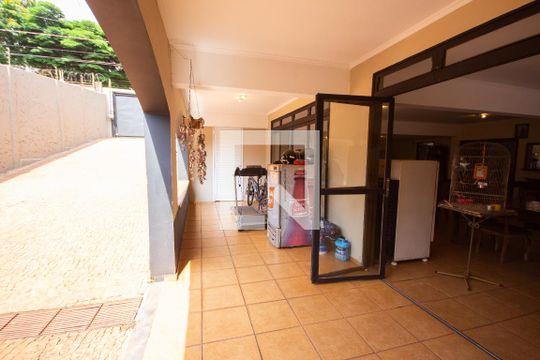 Quintal de casa para alugar com 5 quartos, 450m² em Republica, Ribeirão Preto