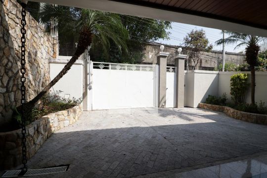 Garagem de casa à venda com 4 quartos, 350m² em Jardim Franca, São Paulo