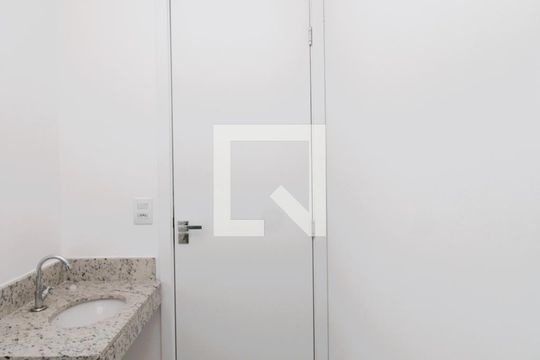Banheiro de apartamento para alugar com 2 quartos, 47m² em Vila Medeiros, São Paulo