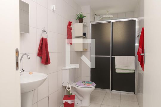 Banheiro de apartamento para alugar com 2 quartos, 45m² em Vila Nova Curuçá, São Paulo