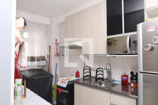 Cozinha de apartamento para alugar com 2 quartos, 45m² em Vila Nova Curuçá, São Paulo