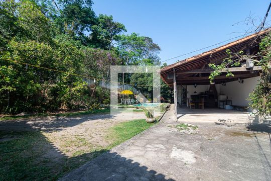 Quintal de casa à venda com 5 quartos, 300m² em Itaipu, Niterói