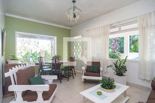 Casa à venda com 5 quartos, 300m² em Itaipu, Niterói