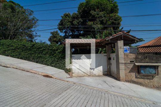Fachada de casa à venda com 5 quartos, 300m² em Itaipu, Niterói