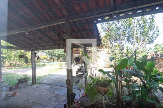 Sala vista de casa à venda com 5 quartos, 300m² em Itaipu, Niterói