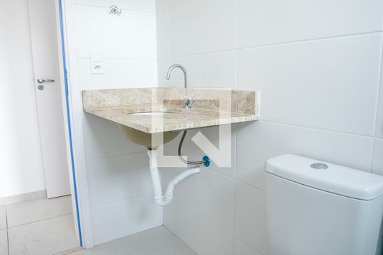Banheiro da Suíte de apartamento para alugar com 2 quartos, 68m² em Esplanada Independência, Taubaté