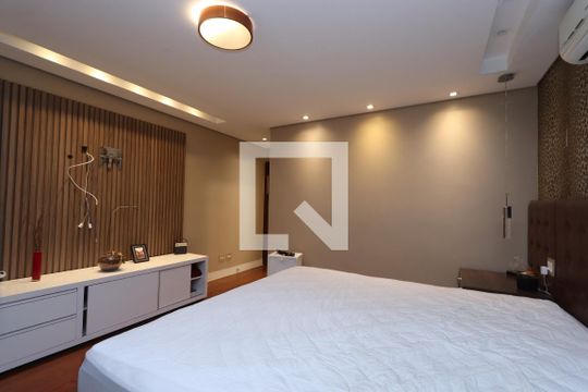Suíte 1 de casa à venda com 5 quartos, 325m² em Sítio da Figueira, São Paulo
