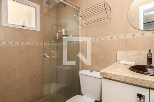 banheiro na suíte de apartamento para alugar com 3 quartos, 70m² em Vila das Merces, São Paulo