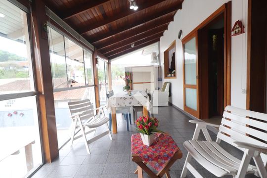 Área externa  de casa à venda com 3 quartos, 360m² em São Jorge, Novo Hamburgo