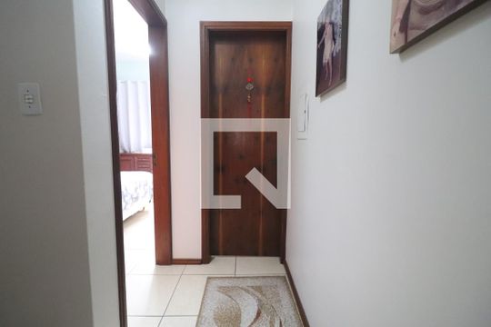 Corredor  de casa à venda com 3 quartos, 360m² em São Jorge, Novo Hamburgo