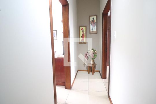 Corredor  de casa à venda com 3 quartos, 360m² em São Jorge, Novo Hamburgo