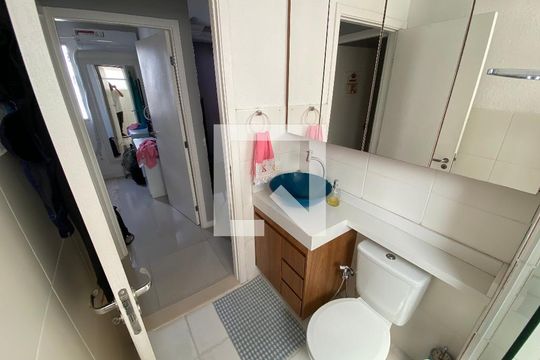 Banheiro de apartamento à venda com 2 quartos, 48m² em Bonsucesso, Rio de Janeiro