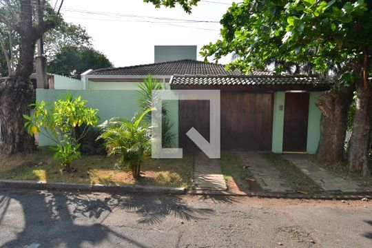 Fachada de casa para alugar com 3 quartos, 360m² em Vila Sônia (sousas), Campinas