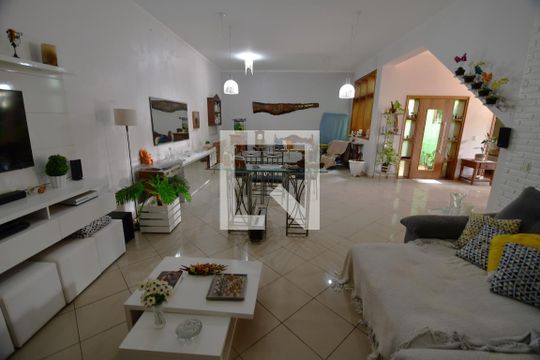Sala de casa para alugar com 3 quartos, 360m² em Vila Sônia (sousas), Campinas