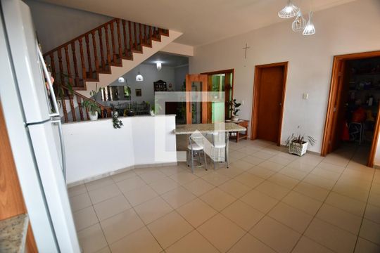 Cozinha de casa para alugar com 3 quartos, 360m² em Vila Sônia (sousas), Campinas