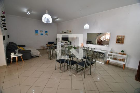 Sala de casa para alugar com 3 quartos, 360m² em Vila Sônia (sousas), Campinas