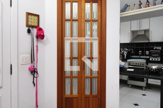 Lavabo de casa à venda com 3 quartos, 190m² em Vila Nivi, São Paulo