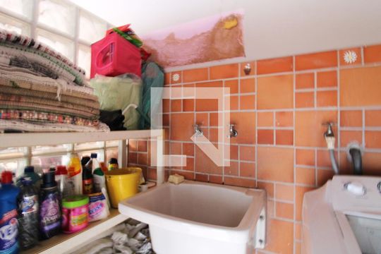 Área de Serviço de casa à venda com 3 quartos, 190m² em Vila Nivi, São Paulo