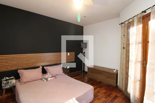 Suíte de casa à venda com 3 quartos, 190m² em Vila Nivi, São Paulo