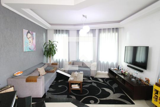 Casa à venda com 3 quartos, 190m² em Vila Nivi, São Paulo