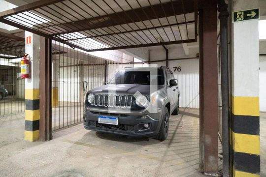 Garagem de apartamento à venda com 1 quarto, 47m² em Tristeza, Porto Alegre