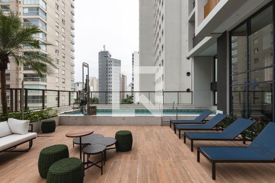 Piscina de kitnet/studio à venda com 1 quarto, 26m² em Campo Belo, São Paulo