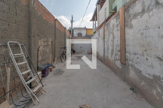 Entrada de casa à venda com 2 quartos, 101m² em Santa Terezinha, Belo Horizonte