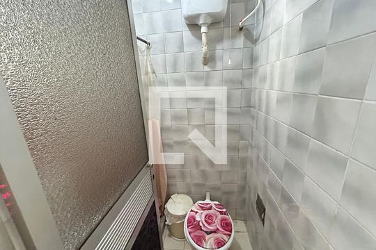 Banheiro da área de serviço de casa à venda com 4 quartos, 150m² em Méier, Rio de Janeiro