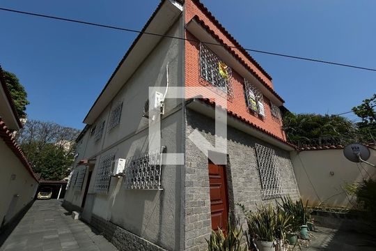 Fachada de casa à venda com 4 quartos, 150m² em Méier, Rio de Janeiro