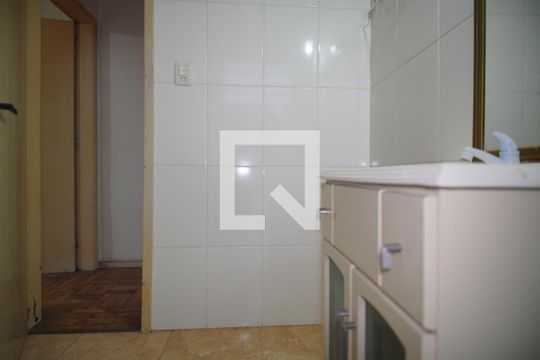 Banheiro Corredor de apartamento à venda com 2 quartos, 70m² em Vila Jardim, Porto Alegre