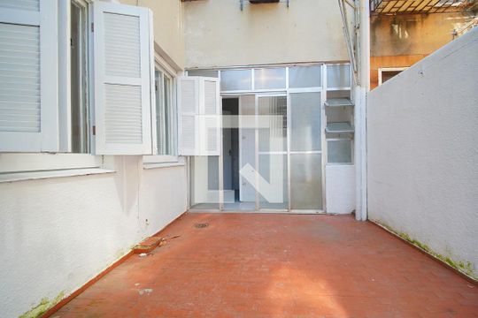 Pátio Privativo de apartamento à venda com 1 quarto, 37m² em Floresta, Porto Alegre