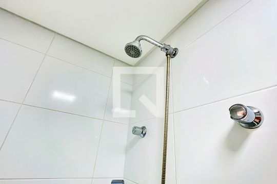 Banheiro de apartamento para alugar com 2 quartos, 51m² em Jardim Munhoz, Guarulhos