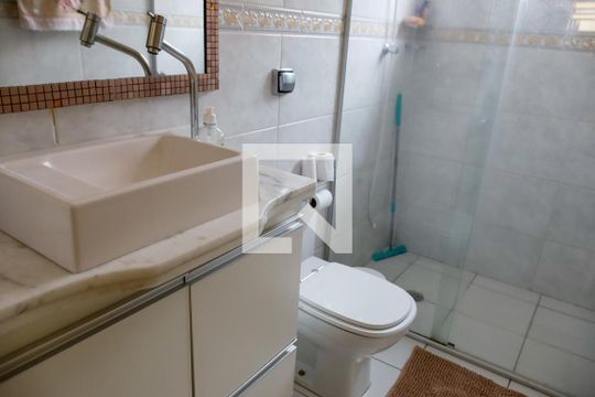 Banheiro de casa à venda com 4 quartos, 198m² em Cipava, Osasco