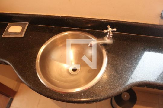 Lavabo de apartamento para alugar com 3 quartos, 200m² em Santo Antônio, São Caetano do Sul