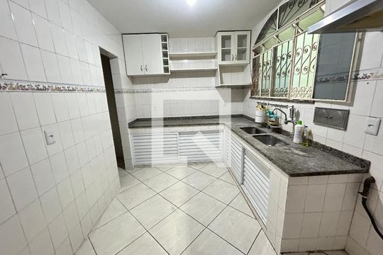 Cozinha de casa de condomínio para alugar com 3 quartos, 239m² em Vila Valqueire, Rio de Janeiro