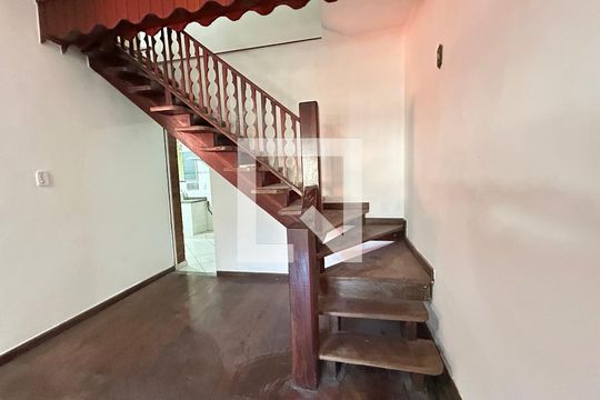 Sala de casa de condomínio para alugar com 3 quartos, 239m² em Vila Valqueire, Rio de Janeiro