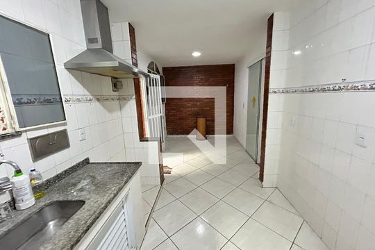 Cozinha de casa de condomínio para alugar com 3 quartos, 239m² em Vila Valqueire, Rio de Janeiro
