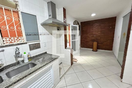 Cozinha de casa de condomínio para alugar com 3 quartos, 239m² em Vila Valqueire, Rio de Janeiro