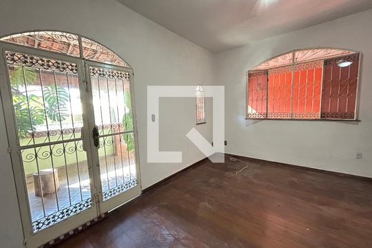 Sala de casa de condomínio para alugar com 3 quartos, 239m² em Vila Valqueire, Rio de Janeiro