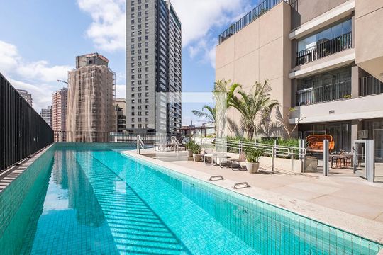 Piscina de kitnet/studio para alugar com 1 quarto, 27m² em Sumarezinho, São Paulo