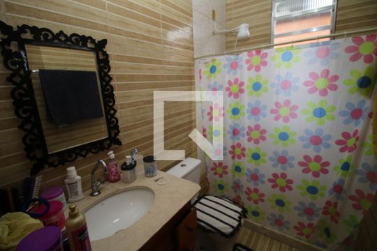 Banheiro de casa à venda com 3 quartos, 140m² em Parada de Lucas, Rio de Janeiro