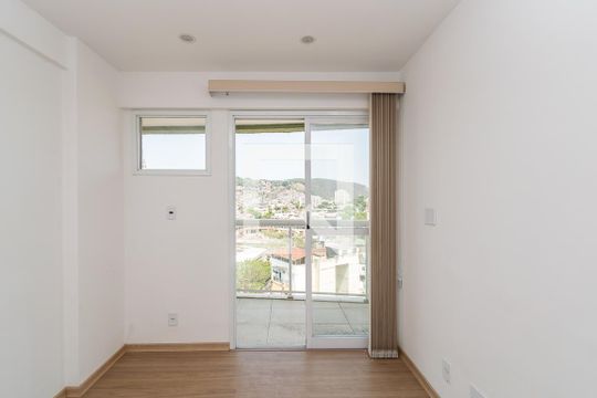Sala de apartamento à venda com 2 quartos, 114m² em Olaria, Rio de Janeiro