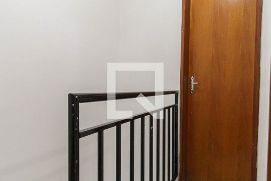 Escada de casa de condomínio à venda com 2 quartos, 71m² em Vila Santana, São Paulo